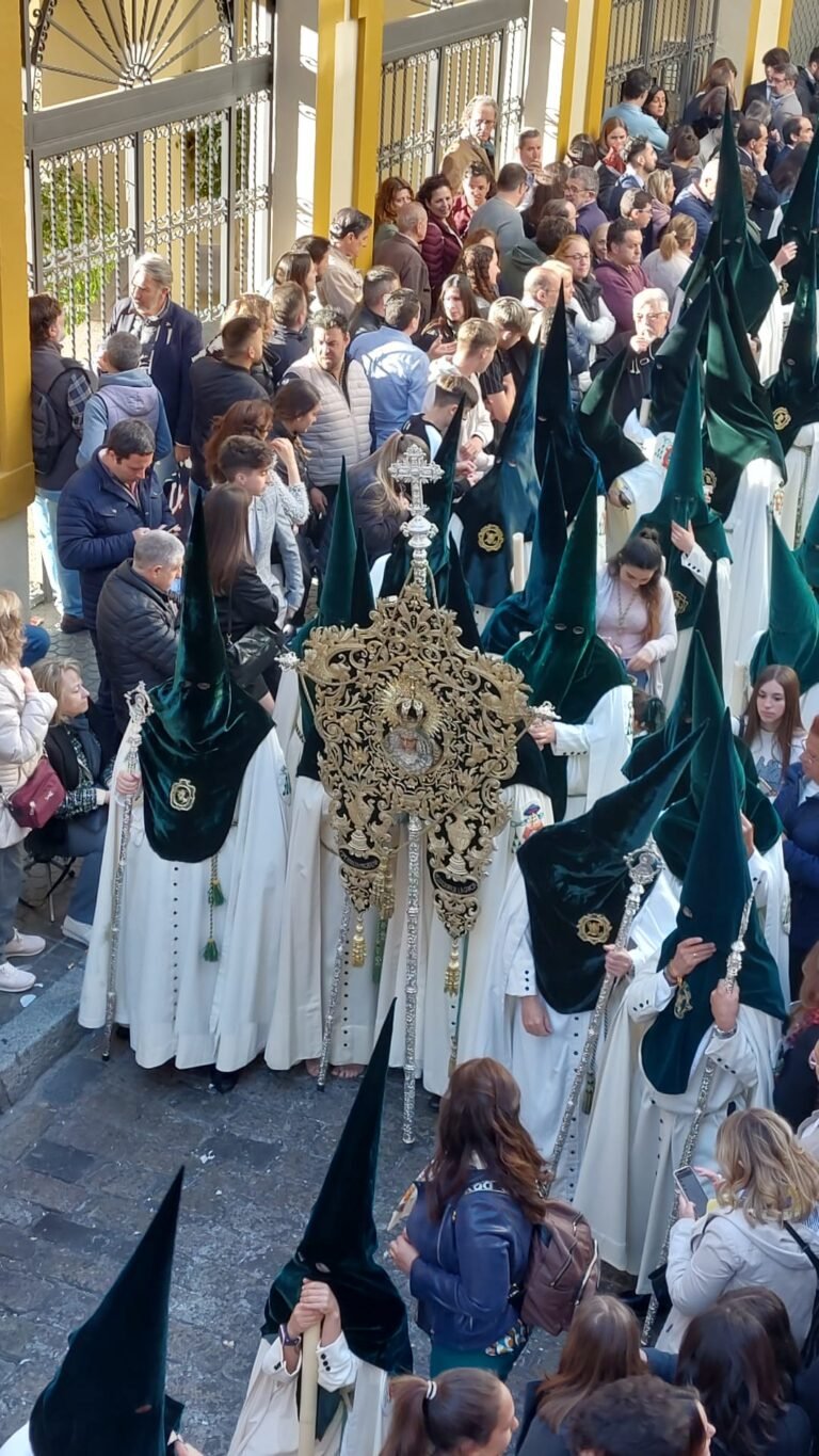 cortejo hermandad de la macarena sevilla